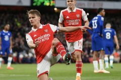 利物浦受伤情况紧急！琼斯缺阵伯恩利战，斯洛特透露伊萨克状态不佳